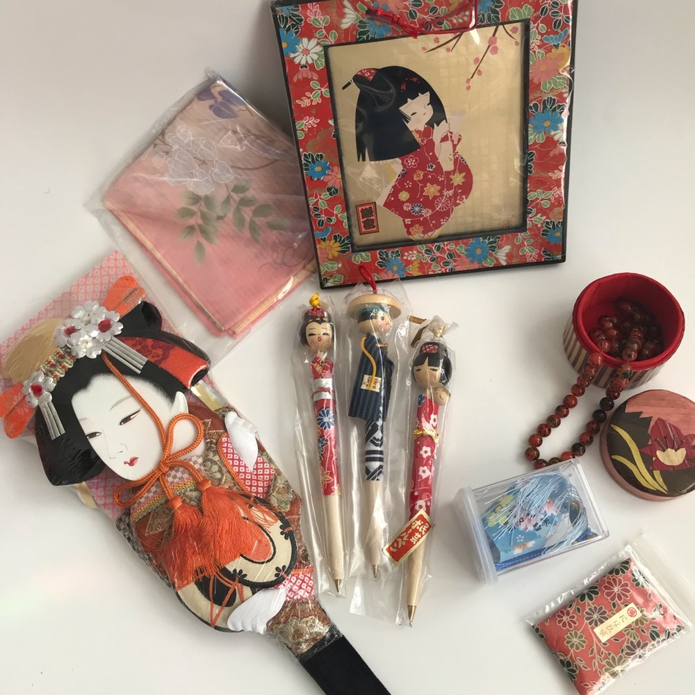 Vintage authentic Japanese souvenirs bundle.